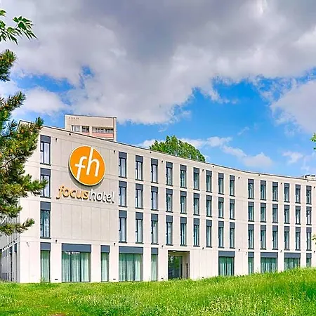 Focus Premium Готель