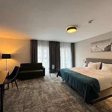 Focus Premium Готель Люблін